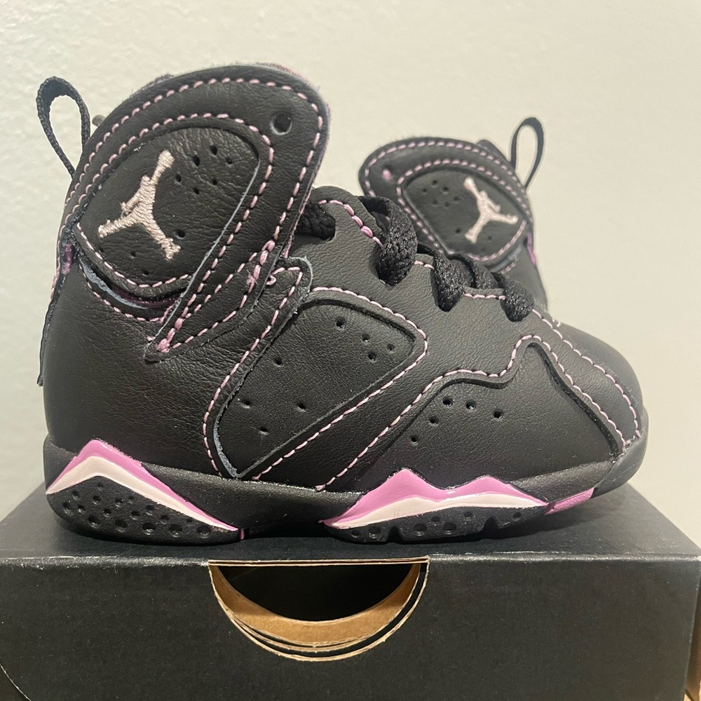 Jordan 7 retro in black and barely grape colorway size 4c